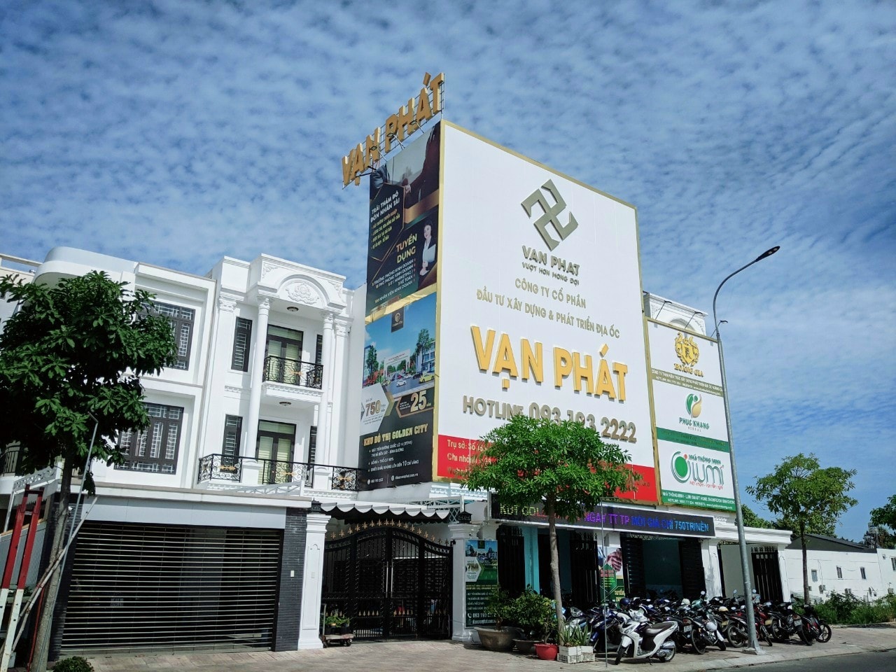 Điều[-]tra[-]dấu[-]hiệu[-]lừa[-]đảo[-]chiếm[-]đoạt[-]tài[-]sản[-]tại[-]Công[-]ty[-]bất[-]động[-]sản[-]Vạn[-]Phát